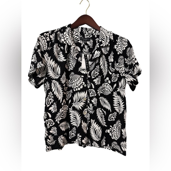 Grace Tops - ⚡️ NWT Grace Black & White Floral Rayon Top | Size L | 22” Pit to Pit